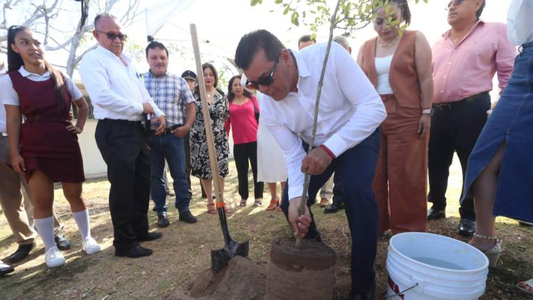 Llama Alcalde de Mazatlán a funcionarios a no perder el tiempo en proselitismo
