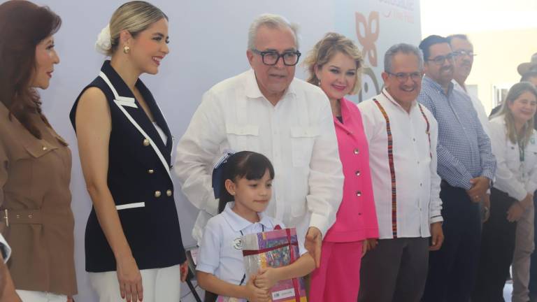El Gobernador Rubén Rocha Moya llevó a cabo el arranque oficial del ciclo escolar 2025-2026 para todos los niños y niñas de nivel básico en Sinaloa.