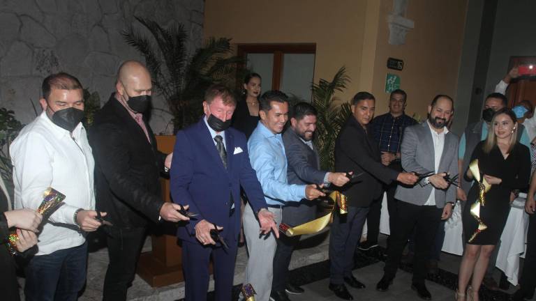 Poncho Lizárraga, Fernando Camacho, Germán Lizárraga, Sergio Ramírez, Sergio Lizárraga, Andrey Lizárraga y Oliver Tirado realizaron el corte del listón.