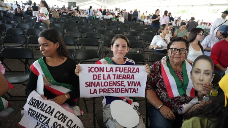 Asistentes comienzan a concentrarse en las instalaciones de la Feria Ganadera de Culiacán previo al evento encabezado por Claudia Sheinbaum.