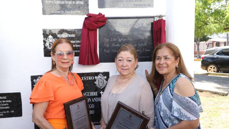 Las profesoras fueron homenajeadas en su día en el Monumento al Maestro en Mazatlán.