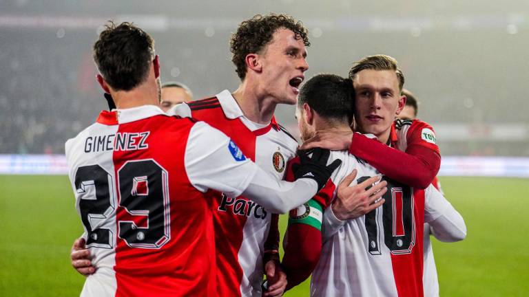 El Feyenoord Rotterdam gana 2-0.