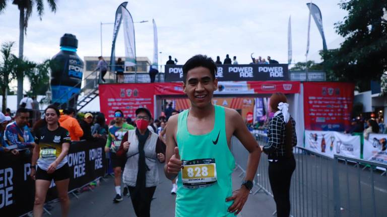Ángel Torres debutó en medio maratón con un triunfo en Culiacán.