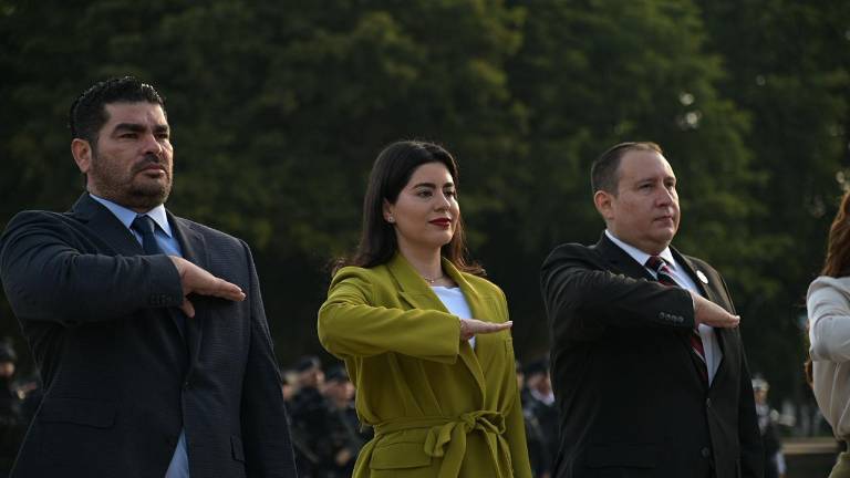 La Secretaria de las Mujeres en Sinaloa, Ana Francis Chiquete Elizalde, durante una ceremonia cívica en Culiacán.