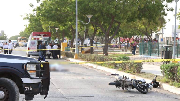 El accidente en la colonia Jaripillo dejó una adulta mayor y cuatro lesionados este viernes.