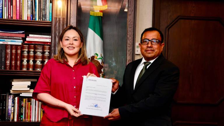 Yeraldine Bonilla toma protesta a Efrén Martínez Casimiro como subsecretario de Seguridad Pública.