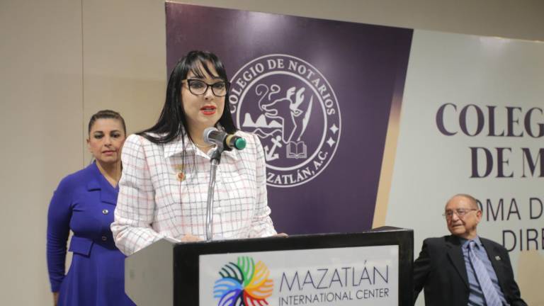 Rosa Alicia León asume como presidenta del Colegio de Notarios Públicos de Mazatlán.