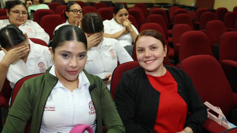 Paola García y Melanie Montesinos.