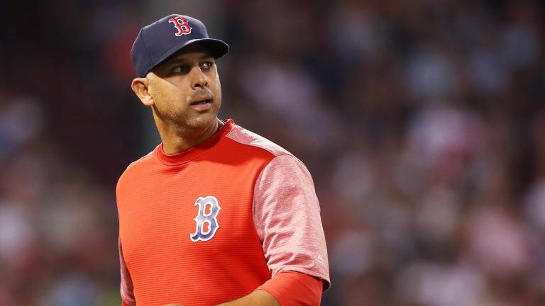 Alex Cora rechaza nuevamente a los Filis y abre la puerta para la continuidad de Don Mattingly.