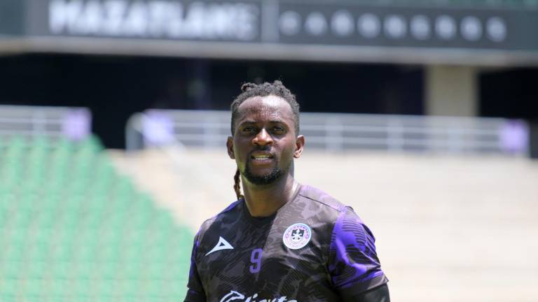 Aké Loba sufrió una grave lesión durante el encuentro del viernes pasado en el estadio El Encanto.