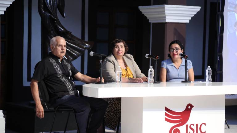 Alejandro Sicairos, Rosy Gámez y Elizabeth Valdez.