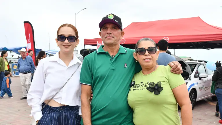 Verónica Pérez, Eduardo Pérez y Marisa Raya.