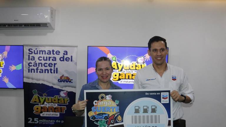 Asminda Zazueta y Gilberto Gómez invitan al público a participar esta campaña.