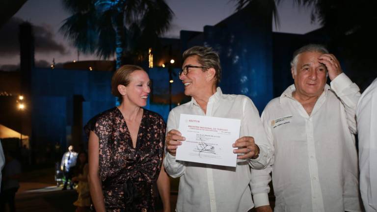 La Arquitecta Tatiana Bilbao junto a Ernesto Coppel Kelly y el Secretario Miguel Torruco.