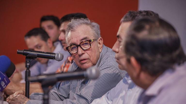 El Gobernador del Estado Rubén Rocha Moya habla sobre el robo de medicamento en el Hospital del IMSS.