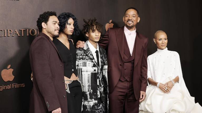 Will Smith acude a la premier de Emancipation acompañado de su familia.