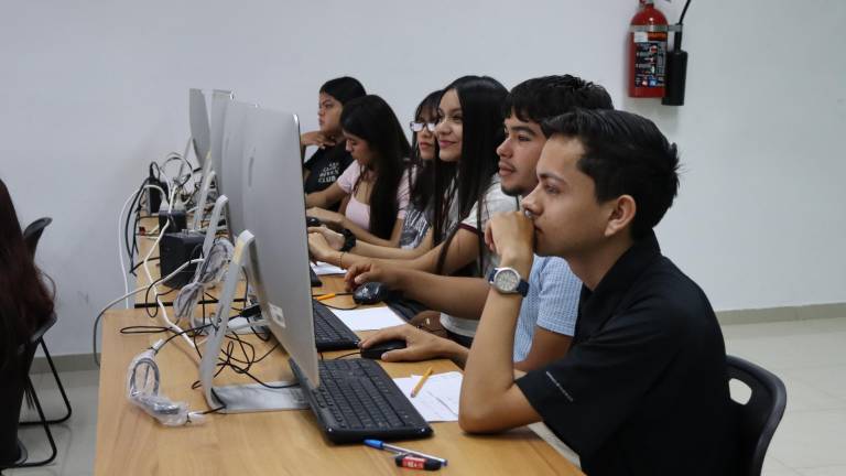 Presentan examen de ingreso a la Universidad Tecnológica de Escuinapa cerca de 300 aspirantes; se mantiene abierto el sistema de preinscripciones