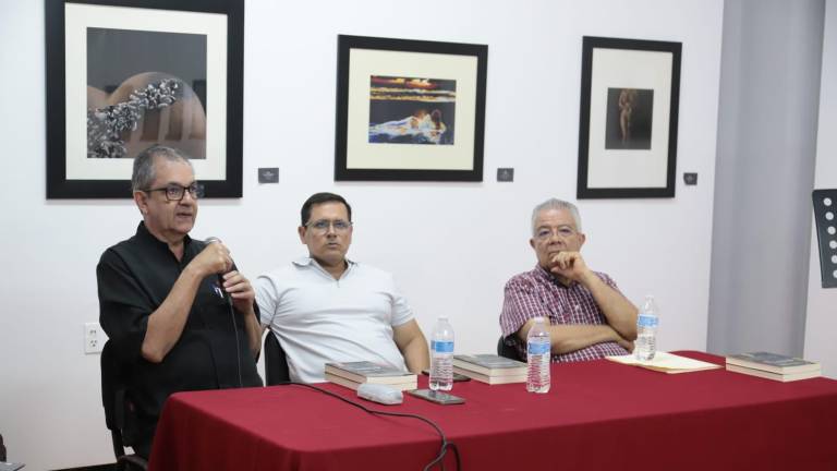Sergio López junto a Alonso Guerra y Enrique Vega Ayala, en la presentación de su libro ‘Circo en llamas: Los viajes de Giuseppe Chiarini en México (1864-1868)’, que se realizó en el Museo de Arte de Mazatlán.