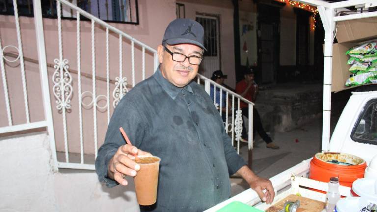 César Armando, ‘El hermano’, una vida vendiendo tejuinos y elotes en poblados de Rosario