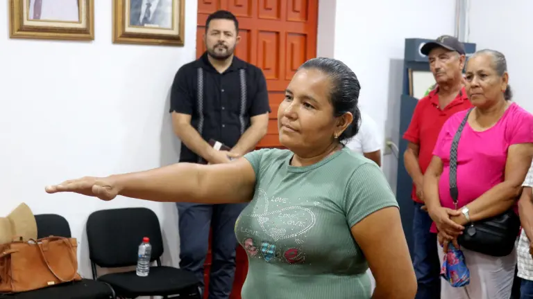 María Elida Castañeda Hernández rindió protesta como nueva comisaria de El Camarón.