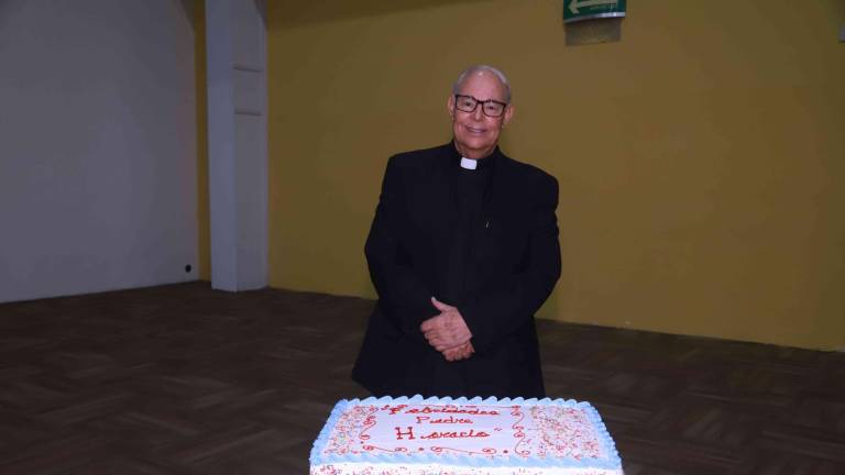 El Padre Horacio Hernández celebra su 47 aniversario de Ordenación Sacerdotal.
