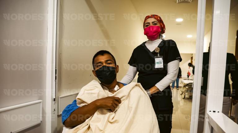 Después de más de un año en hemodiálisis, Oswaldo recibió un trasplante renal gracias a la donación altruista de su hermana Flor.