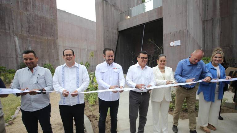 Corte de listón del nuevo avario en el Gran Acuario Mazatlán.