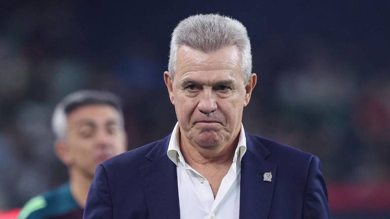 Javier Aguirre atribuye la eliminación de México a dos errores defensivos.