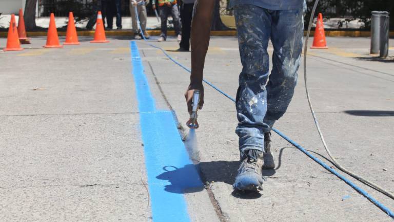 Mazatlán restaura la ‘línea azul’ y señalizaciones peatonales para los turistas de crucero que arribarán este miercoles