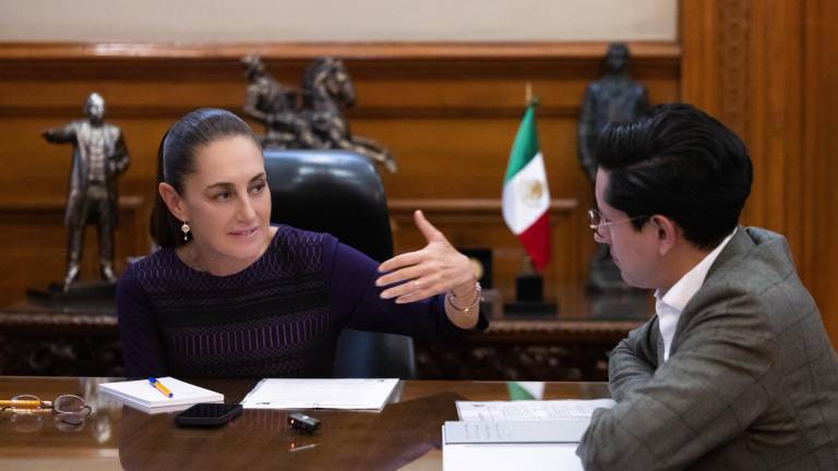 La Presidenta de México Claudia Sheinbaum Pardo durante la llamada con el Primer Ministro de Canadá, Mark Carney.
