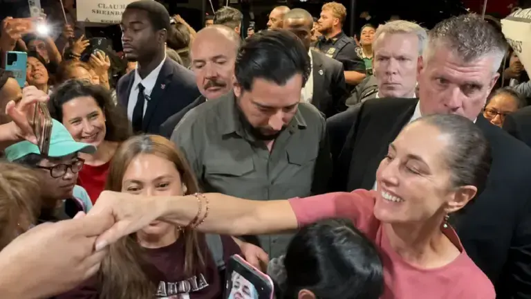 Claudia Sheinbaum viajó a Nueva York en una aeronave de la Sedena tras la cancelación de su vuelo comercial por condiciones climáticas.