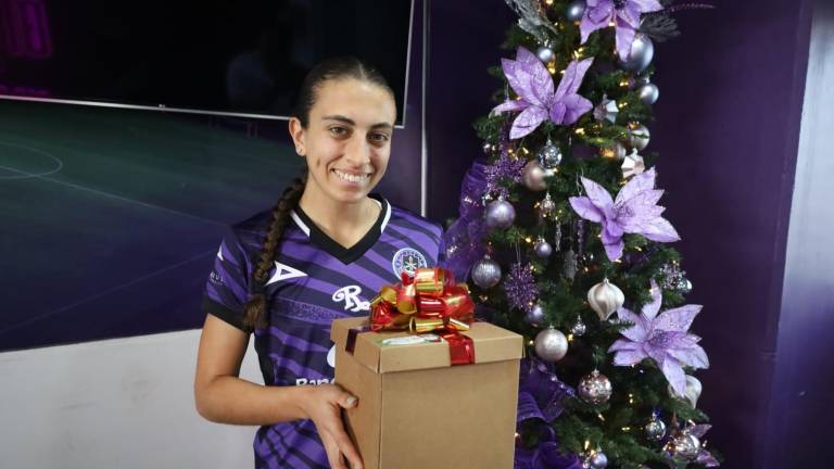 Cristina Torres, mediocampista de Mazatlán FC Femenil, desea una feliz Navidad y que todos se la pasen en familia.