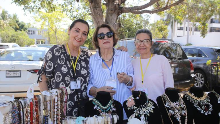 Lucy Magaña, Elizabeth González y Leticia Zapien.