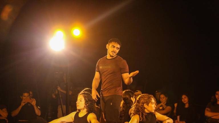 En Culiacán y Mazatlán se presenta la obra teatral 730 momentos sin estar ni estar, con un texto y dirección de Alberto Bueno.