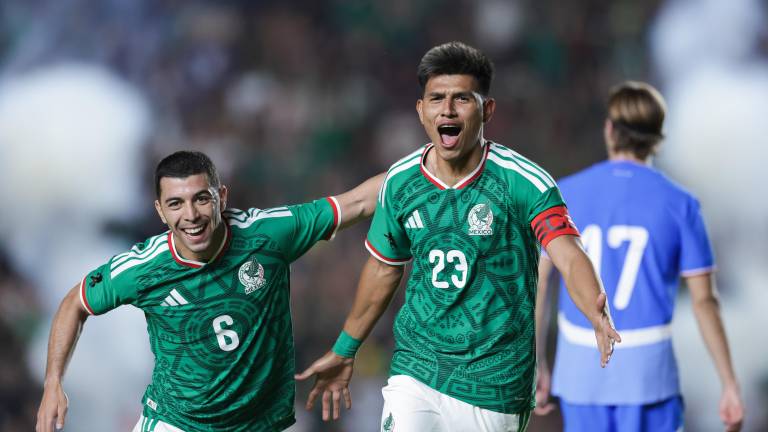 México venció 4-0 a Islandia en el Estadio La Corregidora.