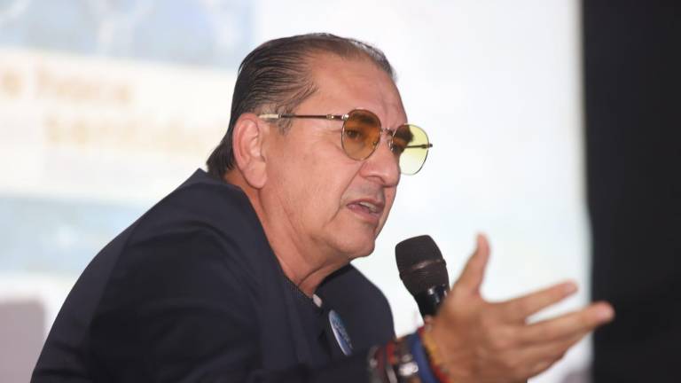 El coach Óscar García Osuna presentó en la UAdeO su libro ¿Te hace sentido?.