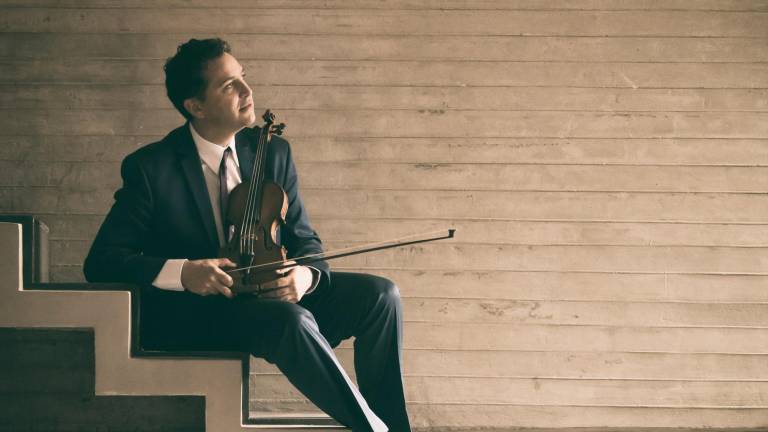 Adrián Justus será el solista invitado en la interpretación del “Concierto para violín”, este jueves y domingo en el Pablo de Villavicencio, con la OSSLA.