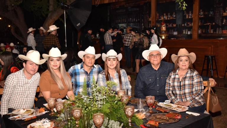 Celebra Aneudi Rendón su cumpleaños con una fiesta texana