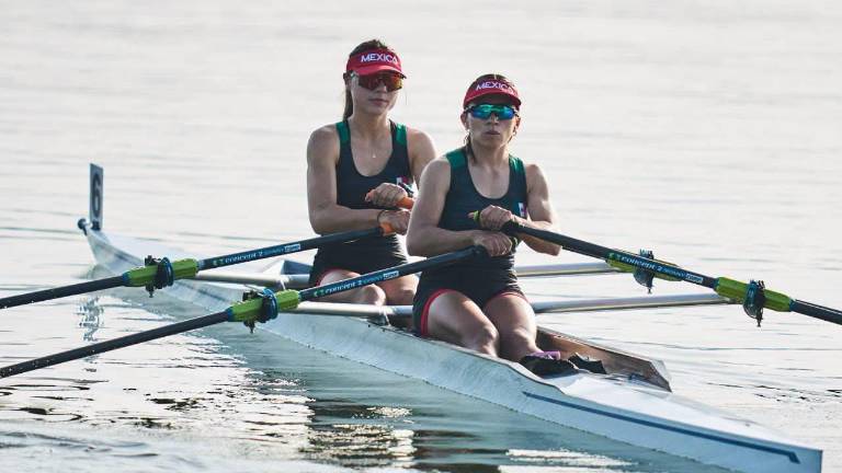 Melissa Márquez y Aylin Ibarra ganan en la prueba de doble par de remos cortos peso ligero femenil.