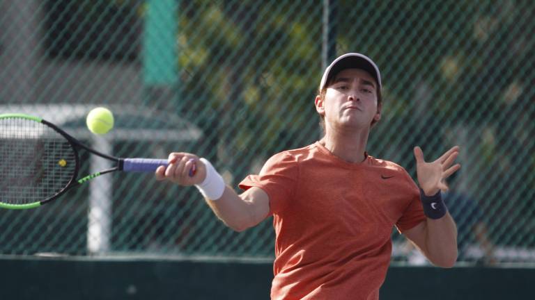 Luis Patiño avanza a cuartos de final en el World Tennis Tour Cancún 2022