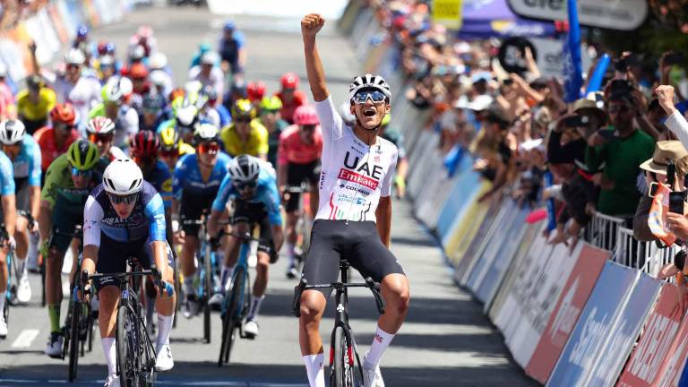 Isaac del Toro celebra su triunfo.