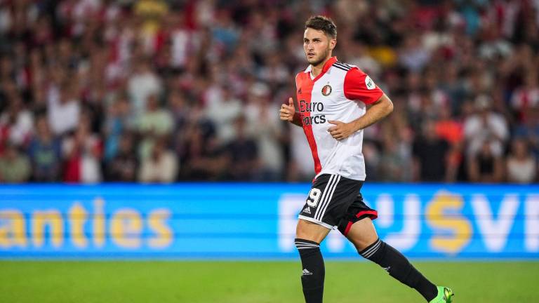 Santiago Giménez debuta en la Eredivisie.