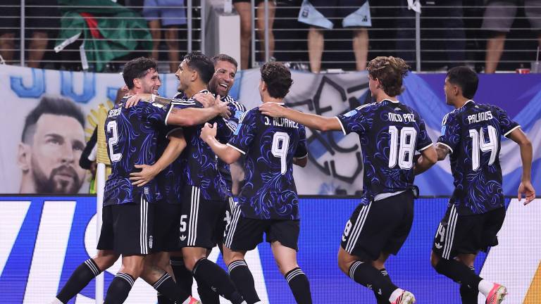 Argentina jugará de azul ante Inglaterra, en la búsqueda de la final mundialista.