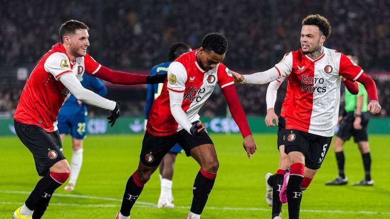 Santi y el Feyenoord eliminan al PSV del Chucky Lozano