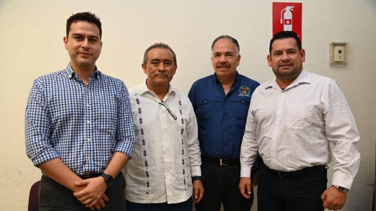 Comisión negociadora del Emplazamiento a Huelga entre líderes sindicales y autoridades de la UAS.