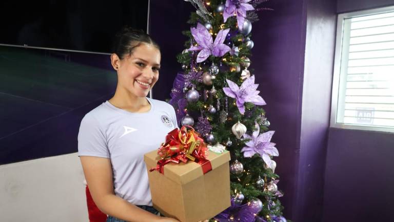 Ana Becerra, defensa central de Mazatlán FC Femenil, desea Feliz Navidad a todas las familias.