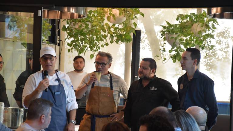 Ignacio y Luis Osuna, Marlon Hernández y Eduardo López dan la bienvenida a los asistentes.