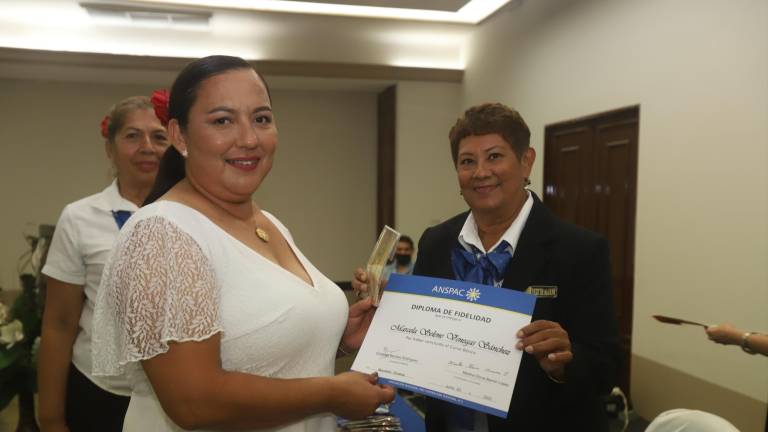 Alumnas de ANSPAC Mazatlán comparten su graduación