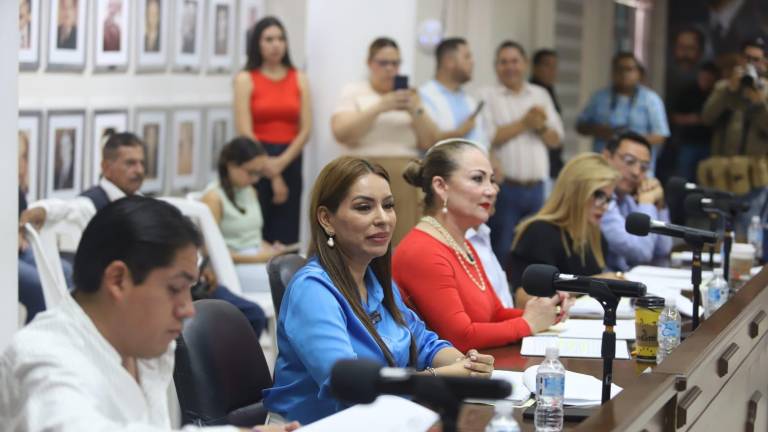 La dirigente del PAN en Sinaloa y Regidora en Mazatlán, Wendy Liliana Barajas Cortés, expone irregularidades atribuidas a Morena.