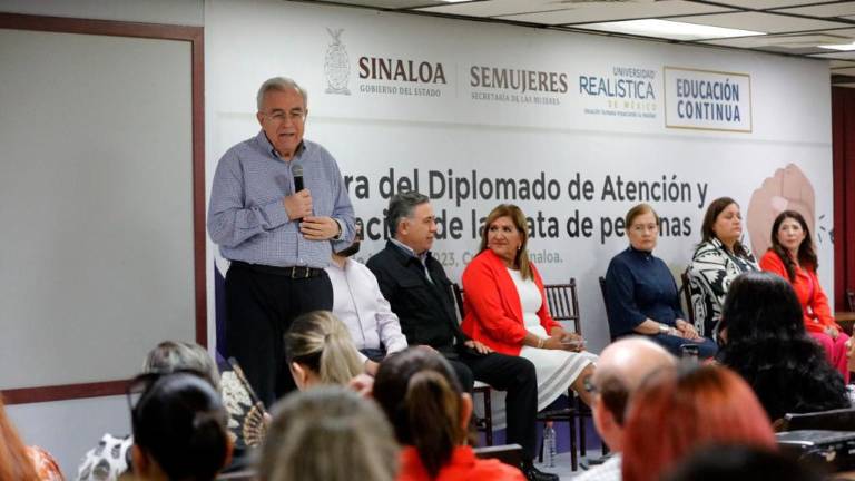 El Gobernador Rubén Rocha Moya explicó que tiene un proyecto que benefeciaría tanto a las mujeres policías como a las sociedad.